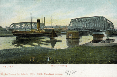 170123 Gezicht op de spoorbrug (draaibrug) over het Noordzeekanaal te Velsen.